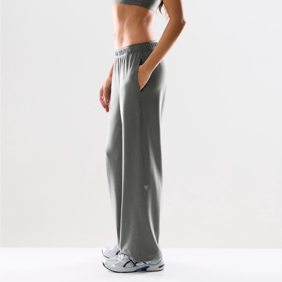 Aritzia Pants - Butter Recovery Pant